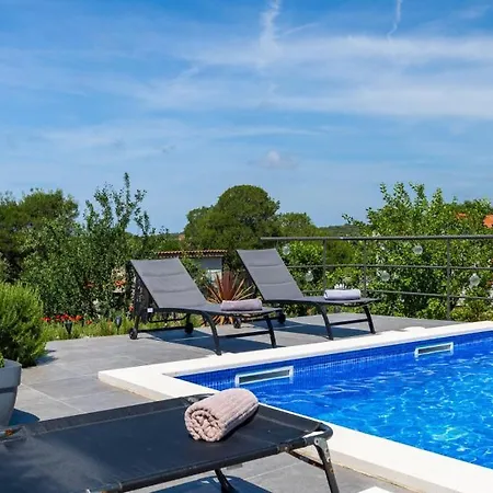 Vila La Perla By Guide *