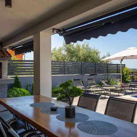 La Perla By Guide 풀라