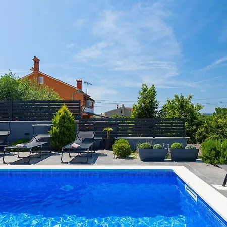 La Perla By Guide * 풀라