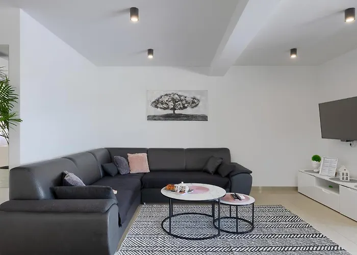 La Perla By Guide 풀라