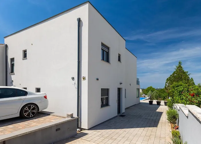 La Perla By Guide * 풀라