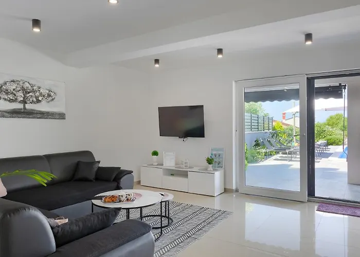 La Perla By Guide * 풀라